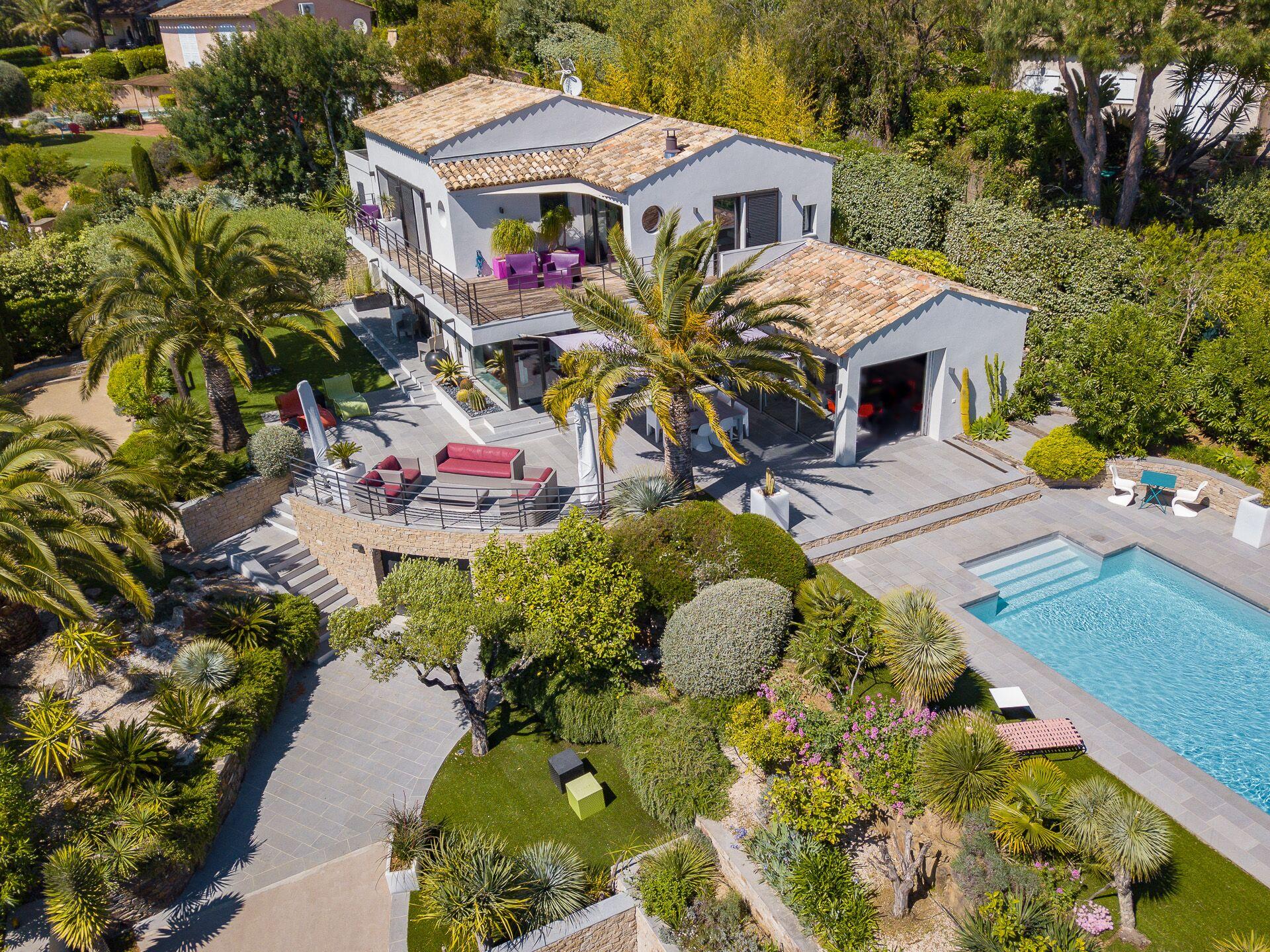 A VILLA WITH VIEWS AND SWIMMING POOL TO RENT IN ST TROPEZ AREA