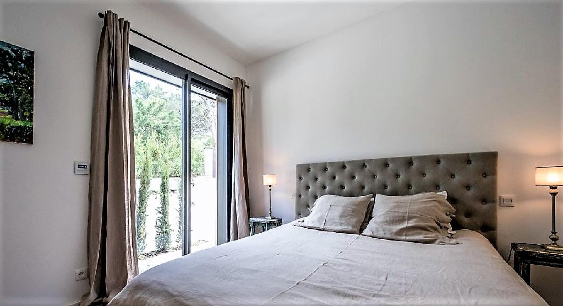 VILLA DE LA PINEDE HOLIDAY RENTAL ST TROPEZ SOUTH OF FRANCE AND ONE OF ITS MASTER BEDROOM