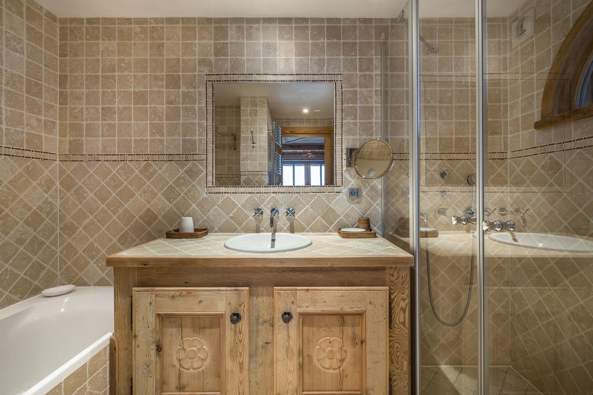 ONE BATHROOM IN A CHALET RENTAL IN COURCHEVEL 1850