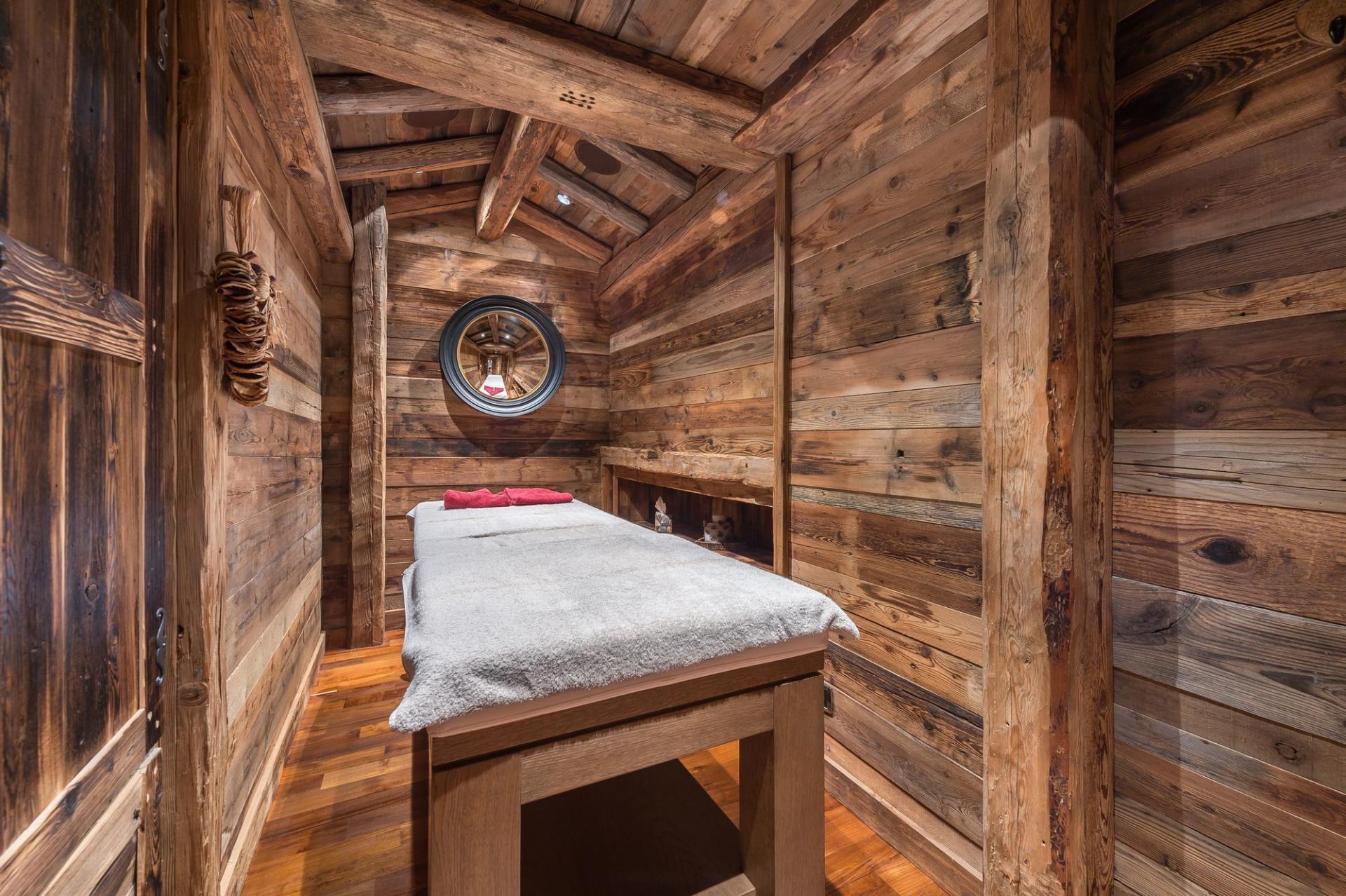 THE MASSAGE ROOM IN CHALET BELLECOTE